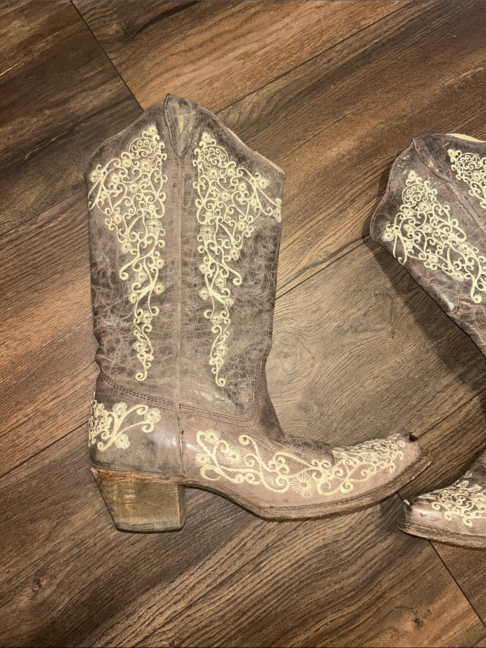Corral Brown Embroidered Western Heeled Boots - Picture 4 of 13